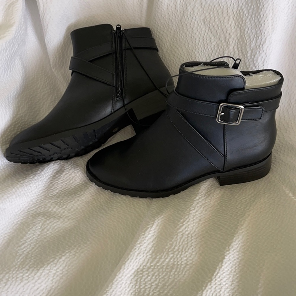 Black booties memory foam wor reddle Worthington  size 5 NEW